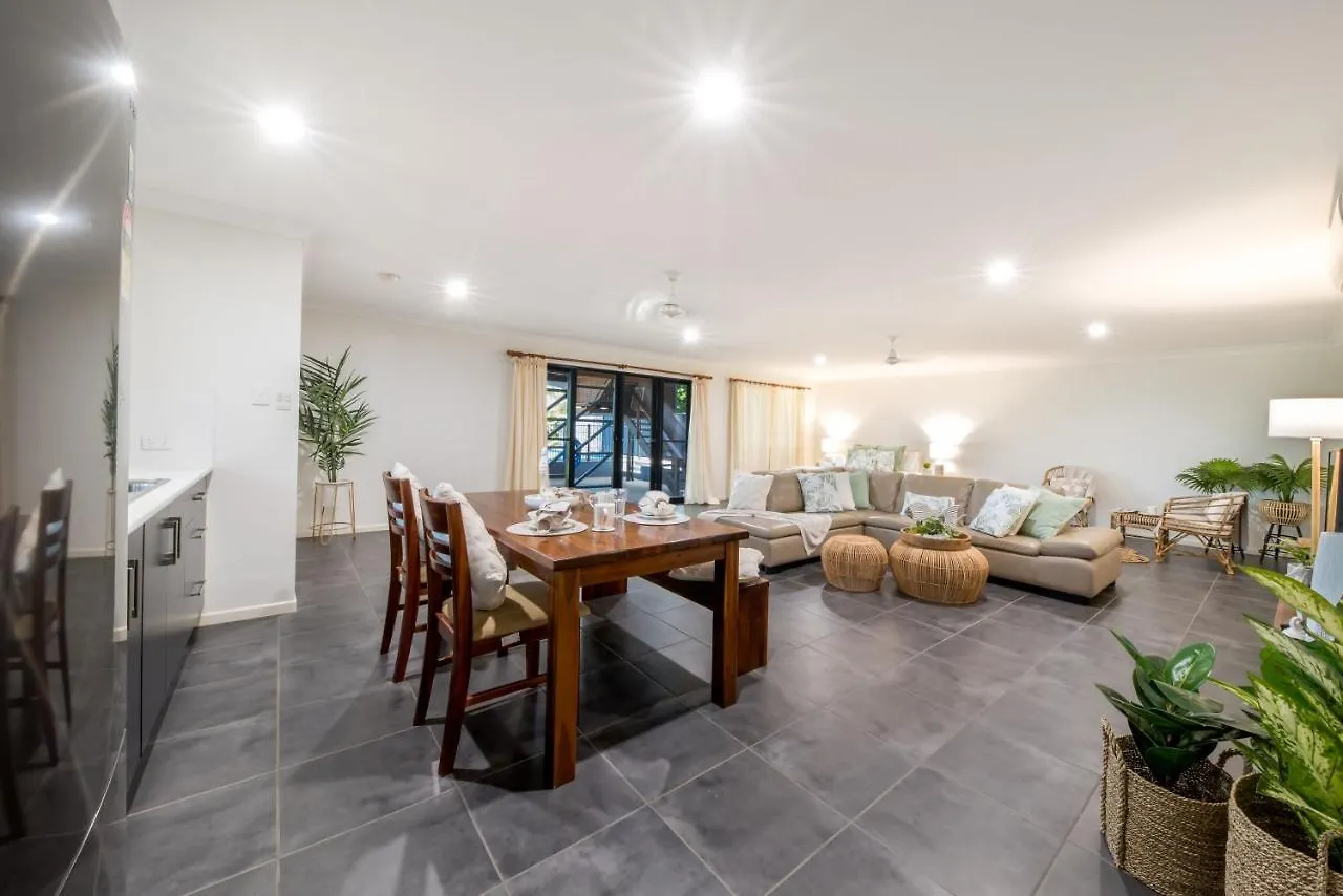 Airlie Oasis Villa Airlie Beach